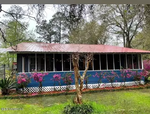 10201 Johns Bayou Rd, Vancleave, MS 39565