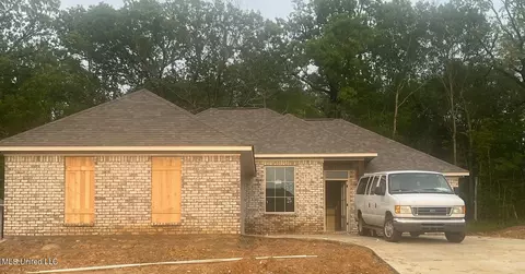 239 Hemingway Cir, Canton, MS 39046