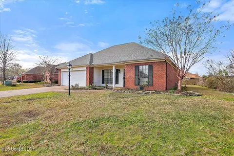 4222 Summerton Dr, Byram, MS 39272