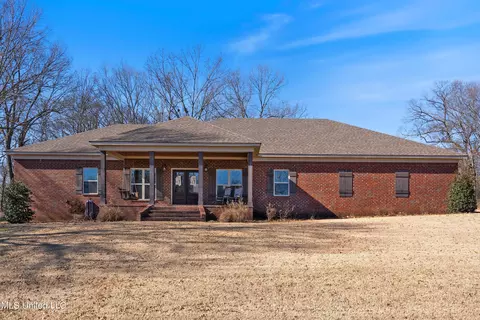101 Rosewood Dr, Senatobia, MS 38668