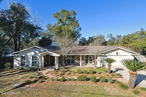 2604 Evergreen Ln, Biloxi, MS 39531