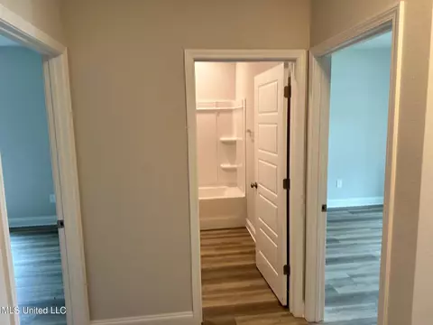 Entry Way - 87125 Highpoint Dr, Diamondhead, MS 39525 photo 2 of 3
