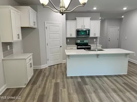 Kitchen - 87125 Highpoint Dr, Diamondhead, MS 39525 photo 6 of 6