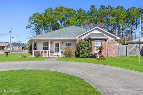 8716 Marina Ave, Ocean Springs, MS 39564