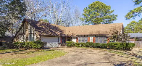 2026 Gateway Dr, Ridgeland, MS 39157