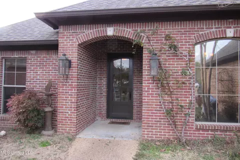 896 N Deerfield Dr N Dr, Canton, MS 39046