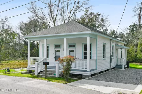 227 Seal Ave, Pass Christian, MS 39571