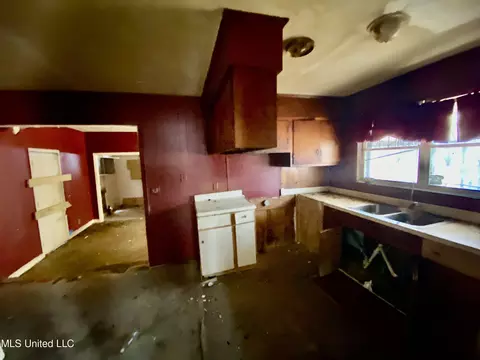 3747 Bishop Ave, Jackson, MS 39213 photo 4