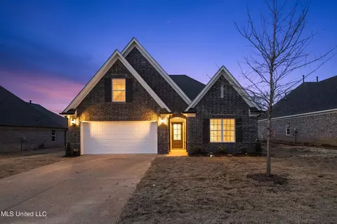 2132 Dela Dr, Southaven, MS 38672