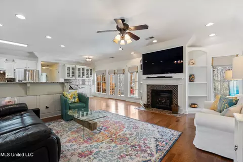 Living - 1371 Broady Rd, Nesbit, MS 38651 photo 1 of 2