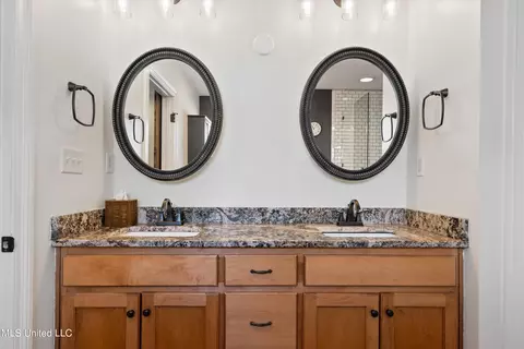 Bath - 1371 Broady Rd, Nesbit, MS 38651 photo 2 of 6