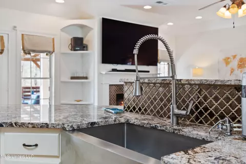 Kitchen - 1371 Broady Rd, Nesbit, MS 38651 photo 4 of 5