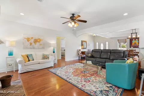 Living - 1371 Broady Rd, Nesbit, MS 38651 photo 2 of 2