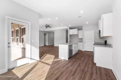 305 Maple Cv, Canton, MS 39046 photo 6