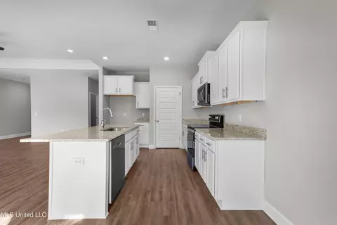305 Maple Cv, Canton, MS 39046 photo 8