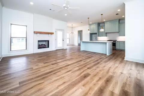 Living - 835 Glenwild Cir, Canton, MS 39046 photo 1 of 3