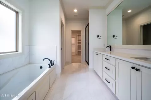 Bath - 835 Glenwild Cir, Canton, MS 39046 photo 2 of 7