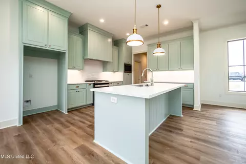Kitchen - 835 Glenwild Cir, Canton, MS 39046 photo 3 of 4