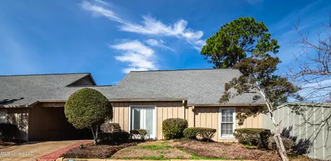 301 River Pl, Jackson, MS 39211