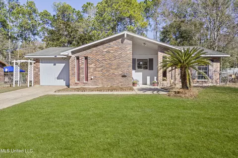 1516 Timber Lane Rd, Gautier, MS 39553