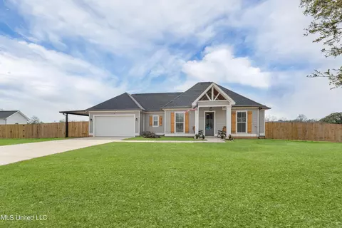 12 N Caesar Oaks Dr, Carriere, MS 39426
