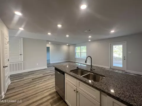 9042 Holly Cv, Biloxi, MS 39532 photo 10