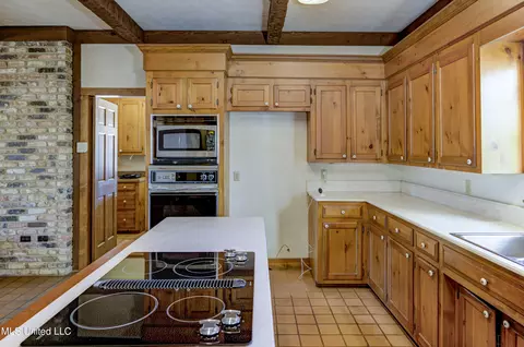 Kitchen - 7 Oakleigh Pl, Jackson, MS 39211 photo 3 of 6