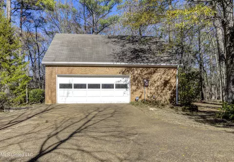 Exterior - 7 Oakleigh Pl, Jackson, MS 39211 photo 6 of 16