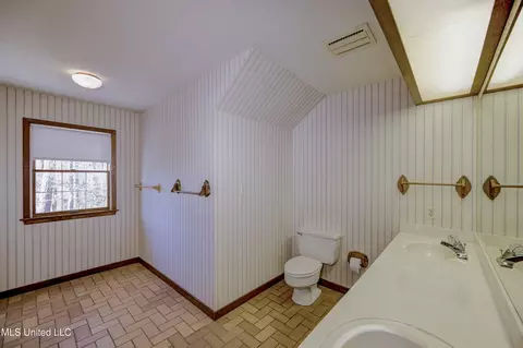 Bath - 7 Oakleigh Pl, Jackson, MS 39211 photo 4 of 6