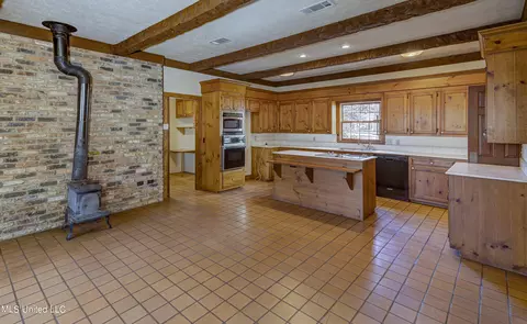 Kitchen - 7 Oakleigh Pl, Jackson, MS 39211 photo 1 of 6