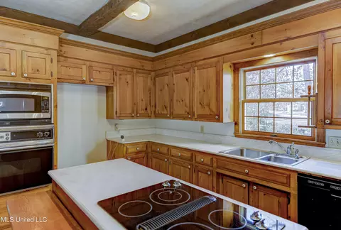 Kitchen - 7 Oakleigh Pl, Jackson, MS 39211 photo 5 of 6