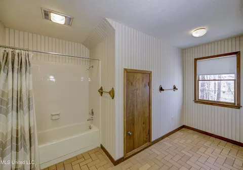 Bath - 7 Oakleigh Pl, Jackson, MS 39211 photo 6 of 6