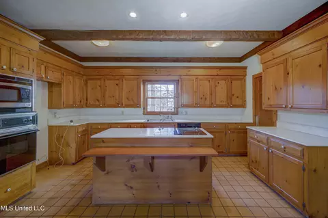 Kitchen - 7 Oakleigh Pl, Jackson, MS 39211 photo 2 of 6
