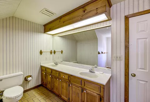 Bath - 7 Oakleigh Pl, Jackson, MS 39211 photo 5 of 6