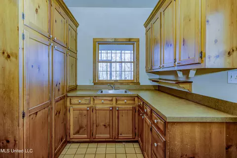 Kitchen - 7 Oakleigh Pl, Jackson, MS 39211 photo 6 of 6
