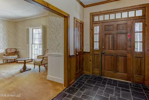 Entry Way - 7 Oakleigh Pl, Jackson, MS 39211 photo 1 of 5
