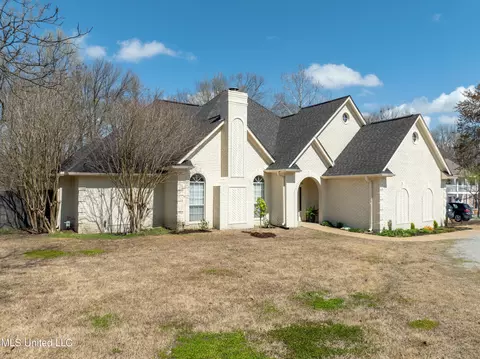 12860 Meadow View Dr, Olive Branch, MS 38654