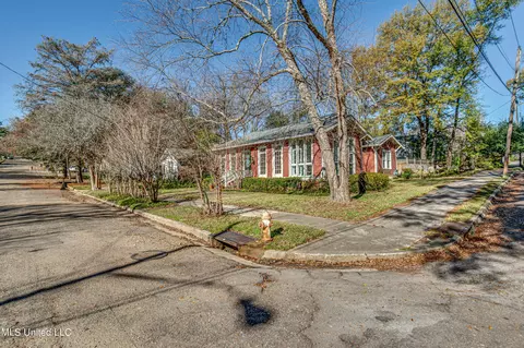 Exterior - 850 Fairview St, Jackson, MS 39202 photo 2 of 6