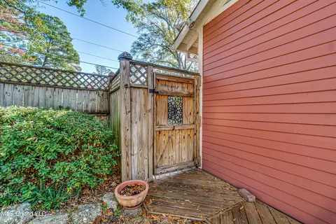 Exterior - 850 Fairview St, Jackson, MS 39202 photo 4 of 6