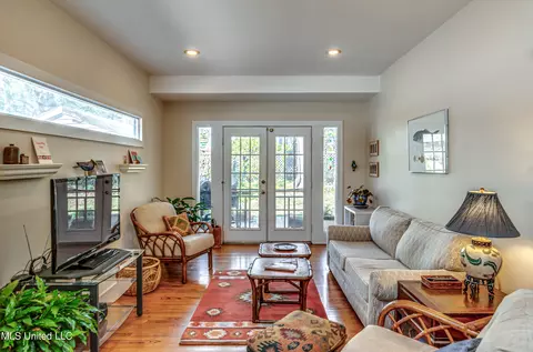 Living - 850 Fairview St, Jackson, MS 39202 photo 2 of 3