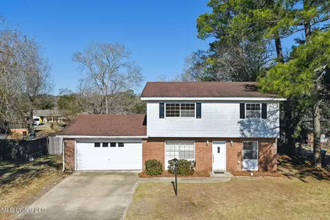 5507 Orleans Cir, Pascagoula, MS 39581