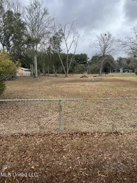3716 Shamrock Ct, Gautier, MS 39553