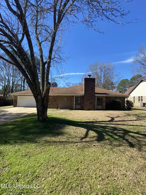 Exterior - 319 Red Oak Dr, Jackson, MS 39212 photo 2 of 9