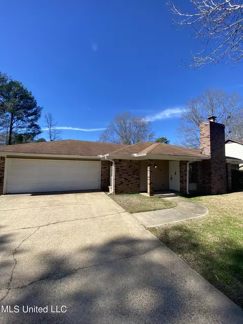 319 Red Oak Dr, Jackson, MS 39212