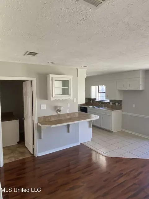 Kitchen - 319 Red Oak Dr, Jackson, MS 39212 photo 1 of 3
