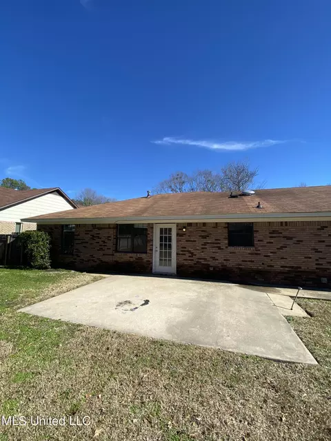 Exterior - 319 Red Oak Dr, Jackson, MS 39212 photo 8 of 9