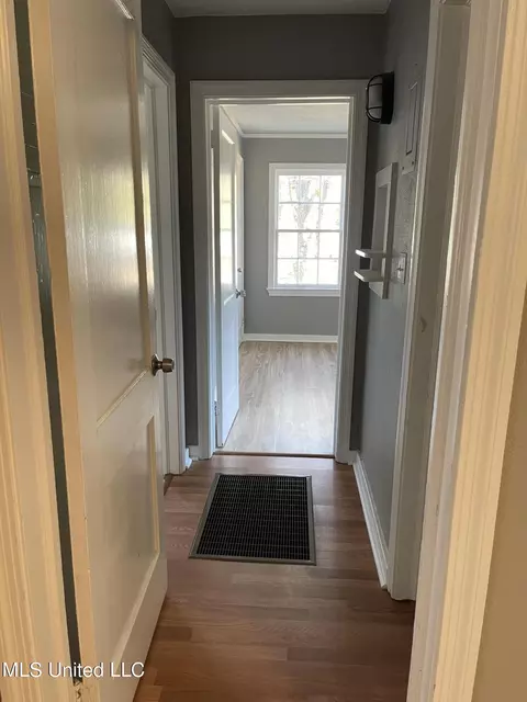 Entry Way - 4912 Eden Ln, Jackson, MS 39206 photo 1 of 2
