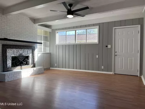Living - 4912 Eden Ln, Jackson, MS 39206 photo 3 of 4