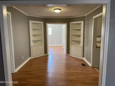 Living - 4912 Eden Ln, Jackson, MS 39206 photo 2 of 4