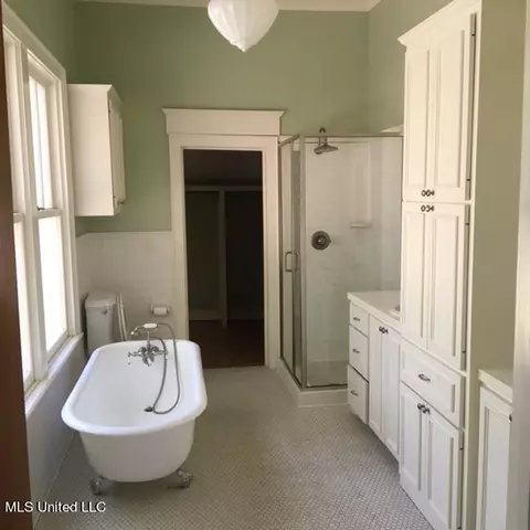 Bath - 720 Gillespie St, Jackson, MS 39202 photo 1 of 1